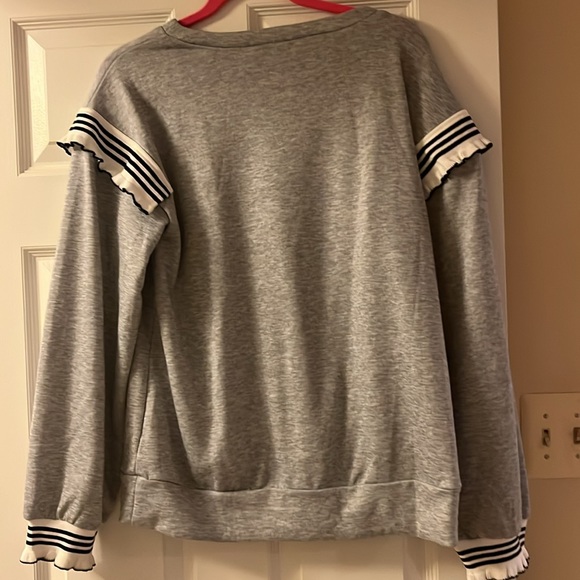 V ery j sweatshirt medium - Picture 3 of 3